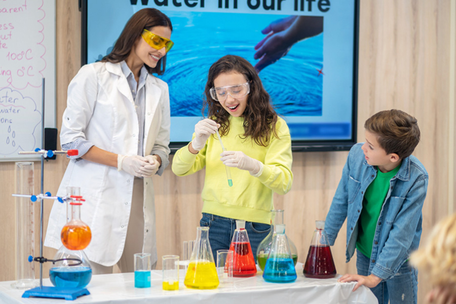 How a Tuition Centre in Singapore Helps Students Excel in Science