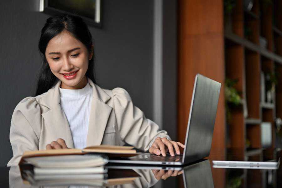 How a Top PMBA in Singapore Accelerates Your Career Without Monthly Paycheck Sacrifices